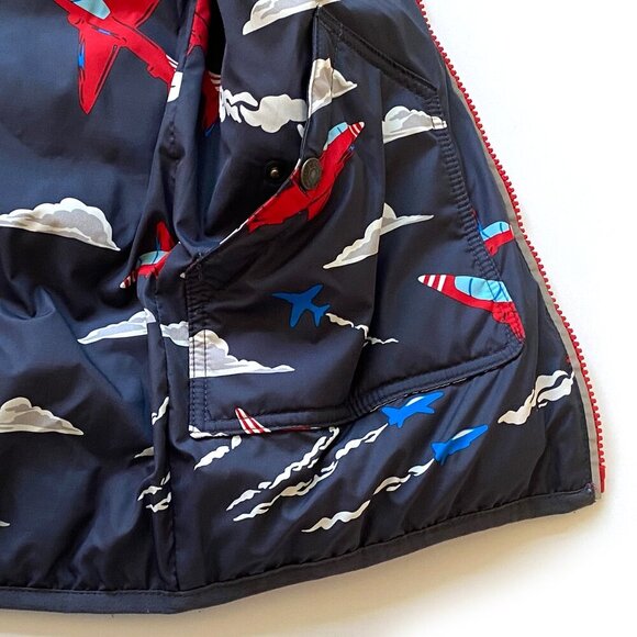 Mini Boden Boys Reversible Insulated Puffer Vest Size 9-10 140cm Red Navy Planes - Picture 7 of 12